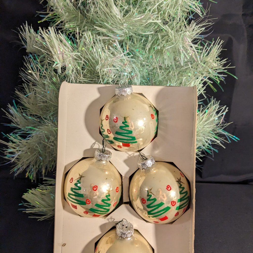 Vtg Holiday Time Rauch Glass Abstract Green Tree Ornaments "R" On The Cap
